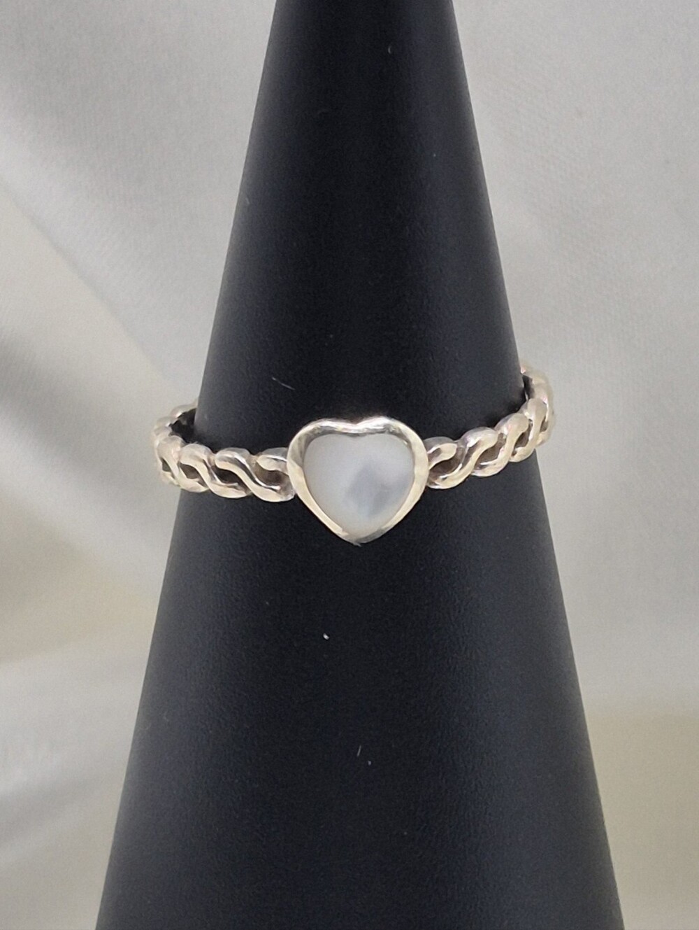 Sterling Silver 925 Heart Chain Braid Ring w White Mother-of-Pearl Sz 6 3/4